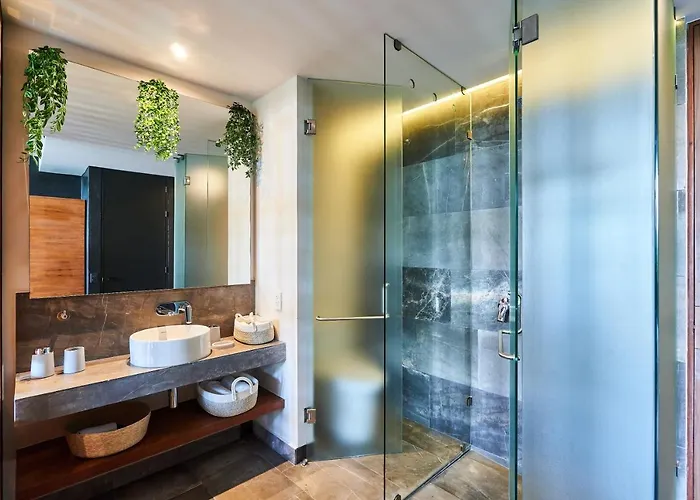 Bond - Centric & Private Plunge Pool & Club Access Appartement *
